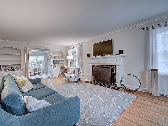4th image of 548 Hartford Ct