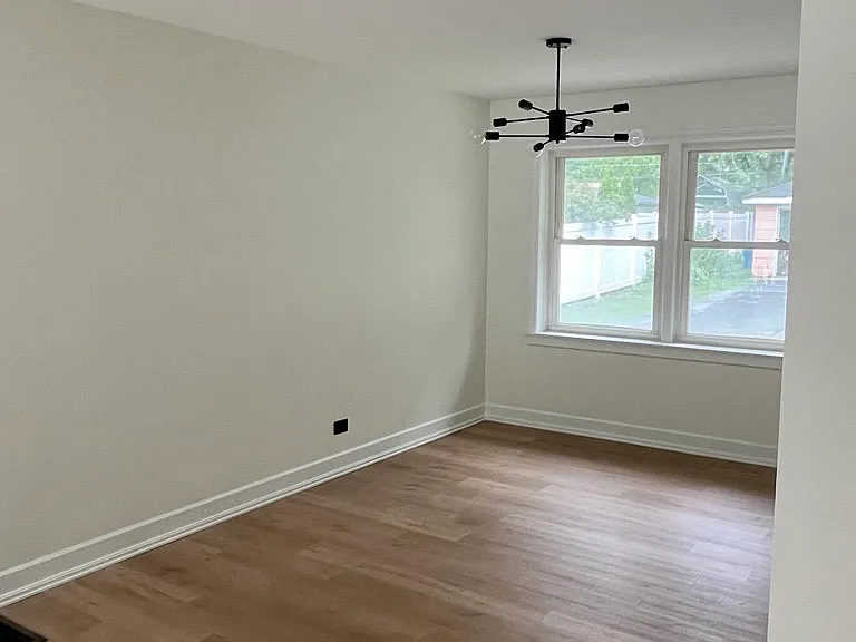 127 S Forest Ave — Photo 4