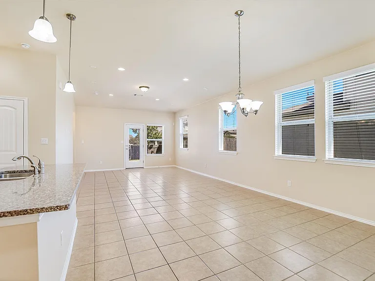 19216 Kimberlite Dr — Photo 3