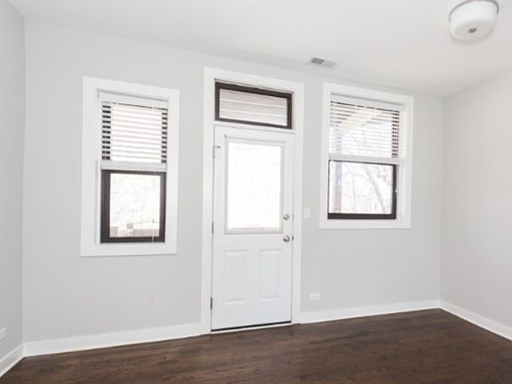 5th image of 1608 W Belle Plaine Ave APT 1