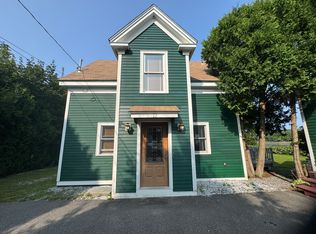 12 Warrenton St, Rockport, ME 04856