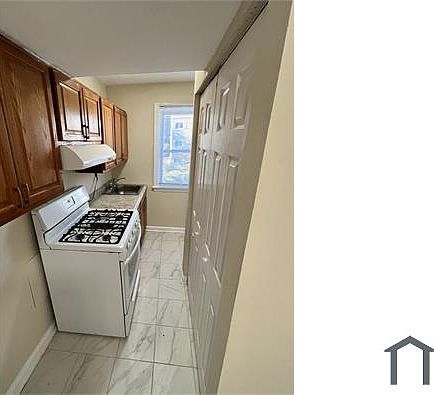4th image of 811 Barnaby St SE #T2