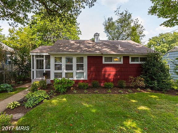 3rd image of 1302 Crawford Dr