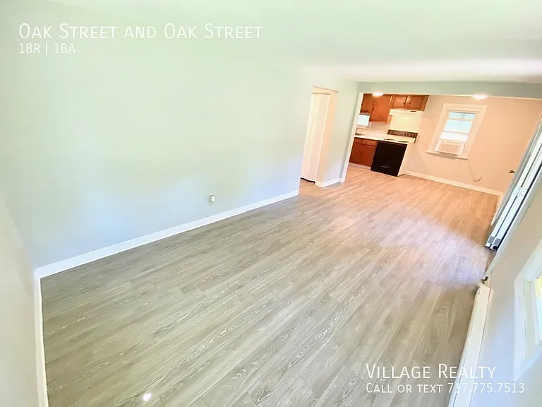 Oak St — Photo 26