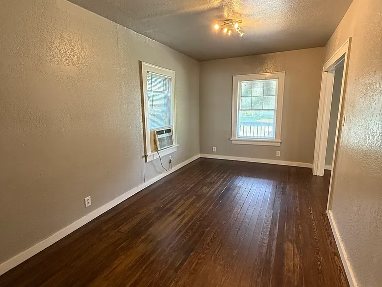 1506 W Bowen Pl — Photo 13