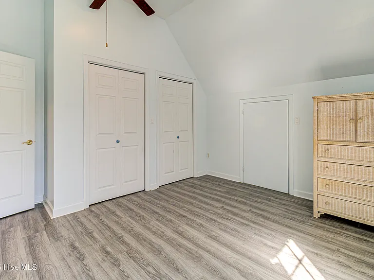 613 Clarendon Ave — Photo 43