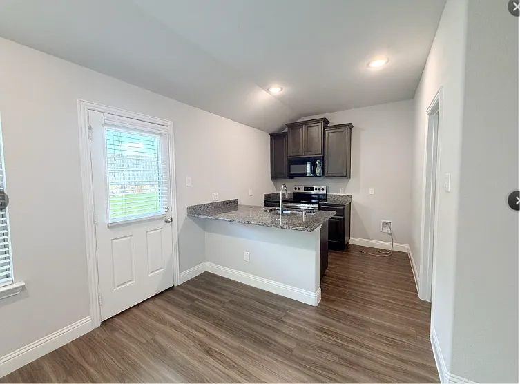 3 bed, 1327 sqft, $1,700 — Photo 4