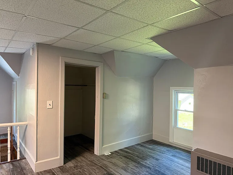 110 E Snow St — Photo 11