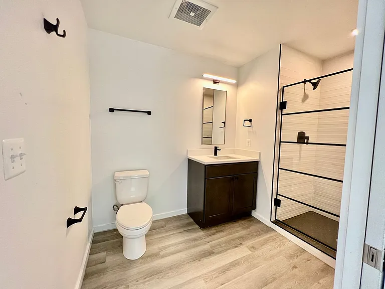 725 W Pratt St. — Photo 92