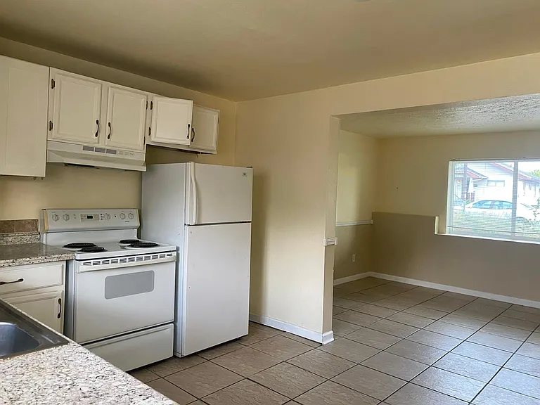 1308 W Maxwell Ave #A — Photo 3