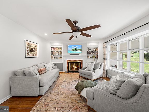 3rd image of 1 S Bryn Mawr Pl