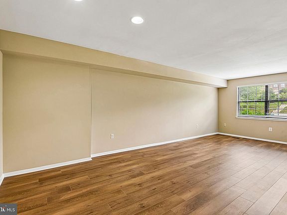 3rd image of 37 Heather Hill Rd