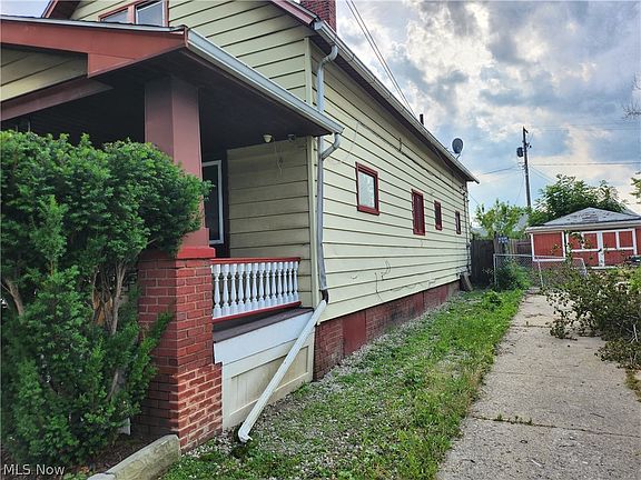 3rd image of 3272 W 48th St
