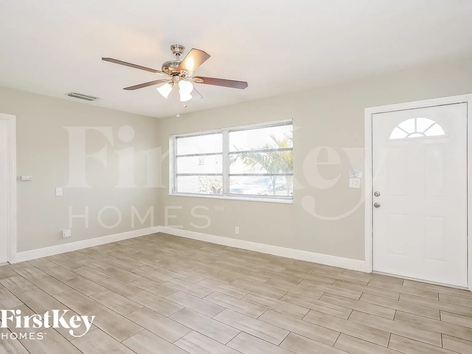 3 bed, 2.0 bath, 1292 sqft, $2,770 — Photo 2