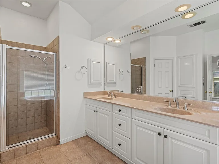 7902 Isaac Pryor Dr — Photo 20