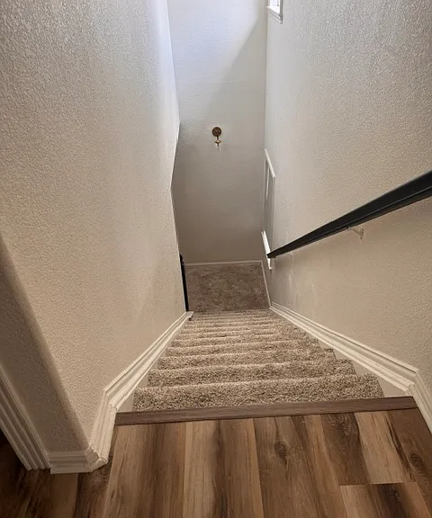 10798 Dayton Way — Photo 2