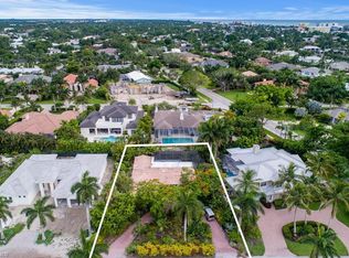 590 Wedge Dr, Naples, FL 34103