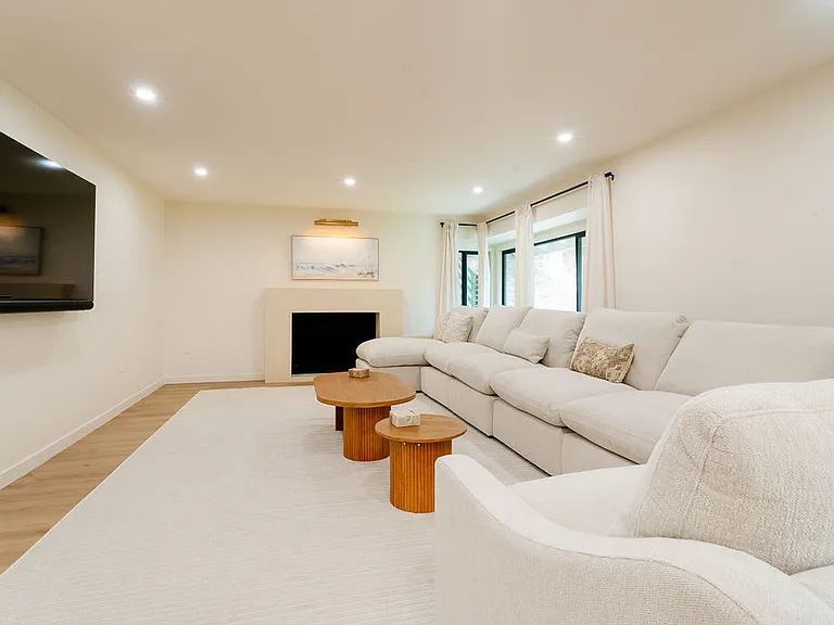 10461 Shadyridge Dr — Photo 22