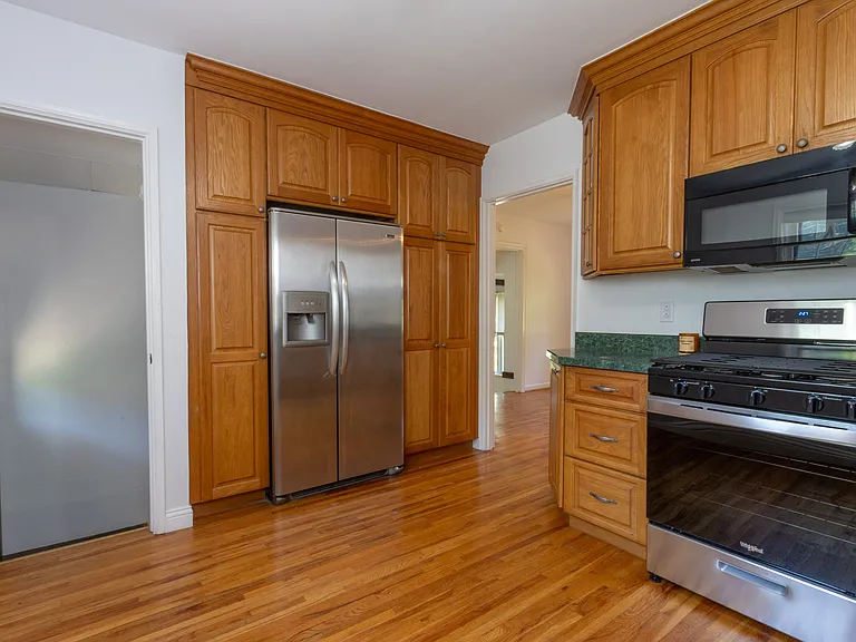 9046 Southview Ln — Photo 6