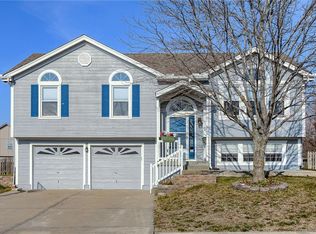1716 Longhorn Ln, Raymore, MO 64083