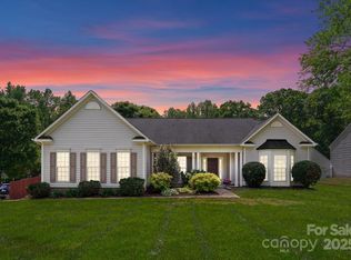 196 Gabriel Dr, Mooresville, NC 28115