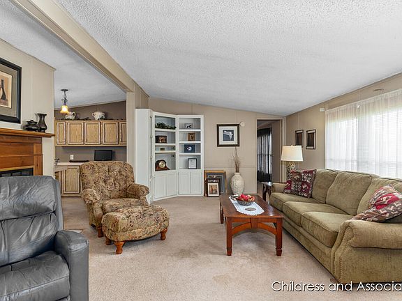 2nd image of 7574 Woods Edge Dr NE