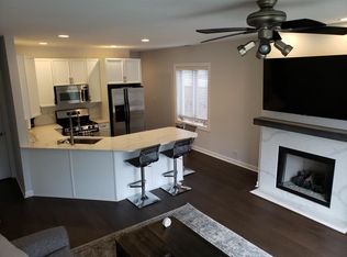 838 N Racine Ave #204, Chicago, IL 60642