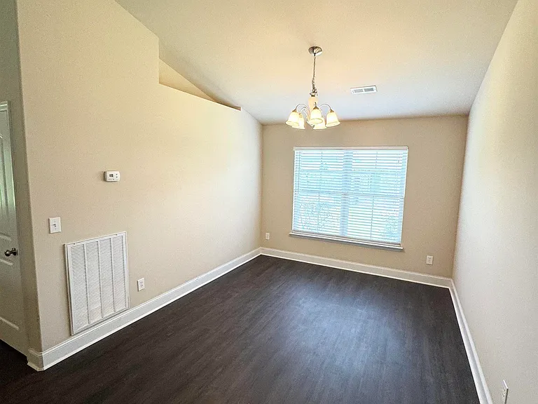 202 Ashbrook Cir — Photo 22