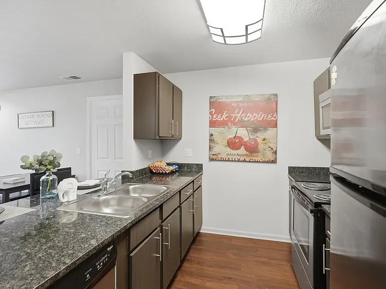 The Landings at Chandler Crossing - Student Living Priced per Bed — Photo 27