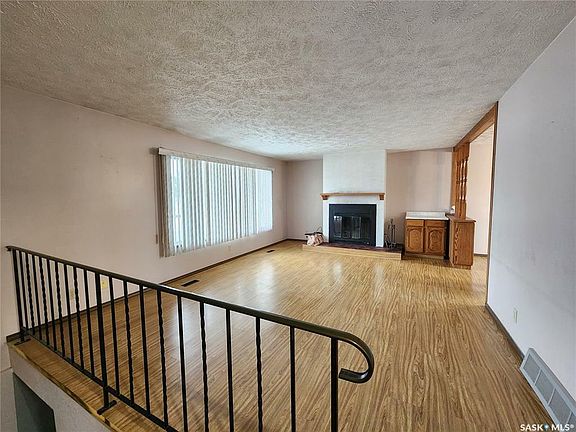 4th image of 571 13th St NE