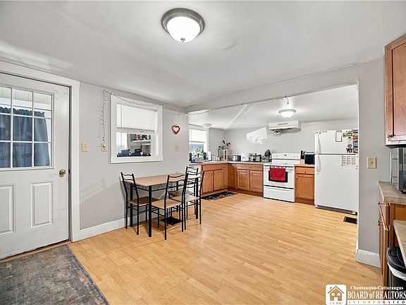 3rd image of 24 Oak St