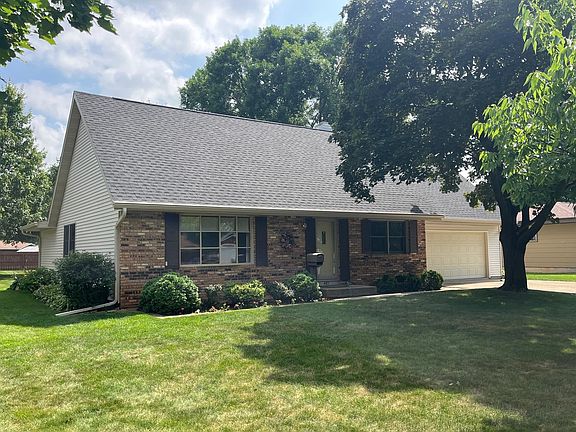 3rd image of 481 Badger Dr