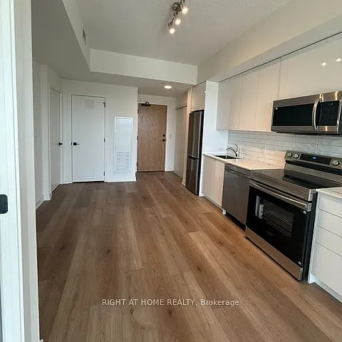 33 Erie Ave #811 — Photo 15