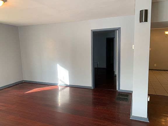 5th image of 430 N Emerson Ave