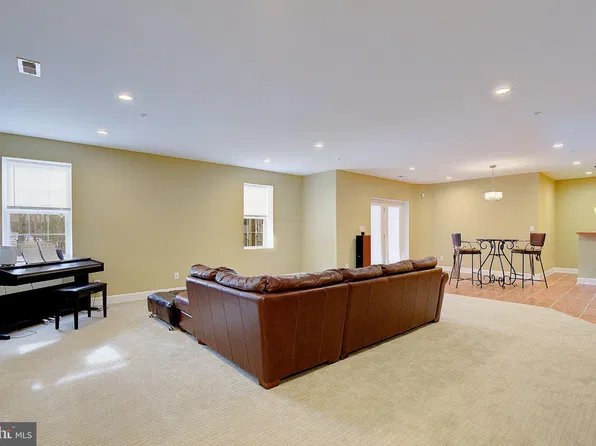 8105 Red Farm Ln, Bowie, MD 20715