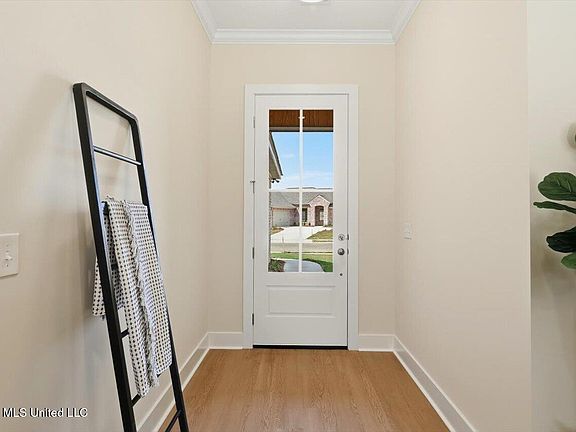 5th image of 346 Brookfield Cir