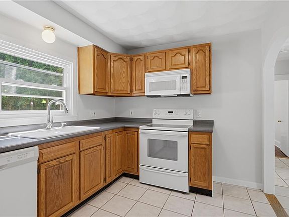 5th image of 31 Coolidge Ave