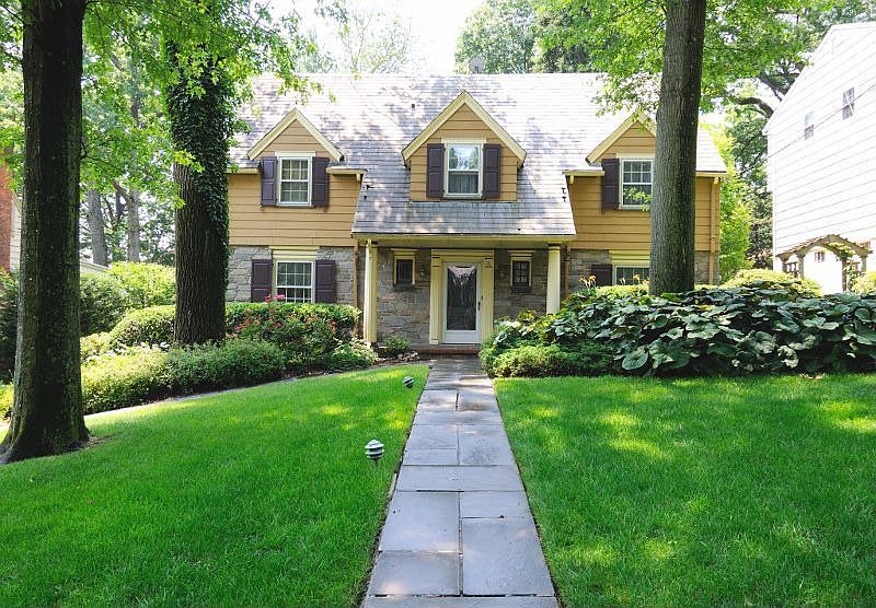 1st image of 16 Woodhill Dr