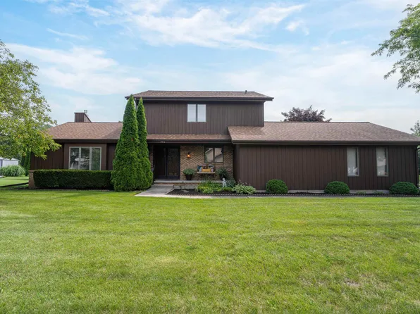 945 Elmwood Dr, Menasha, WI 54952