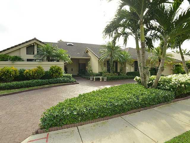 Home For Sale In Boca Grove