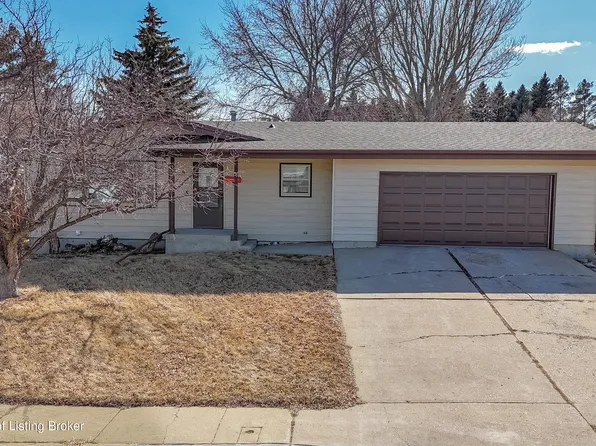 1279 13th St W, Dickinson, ND 58601