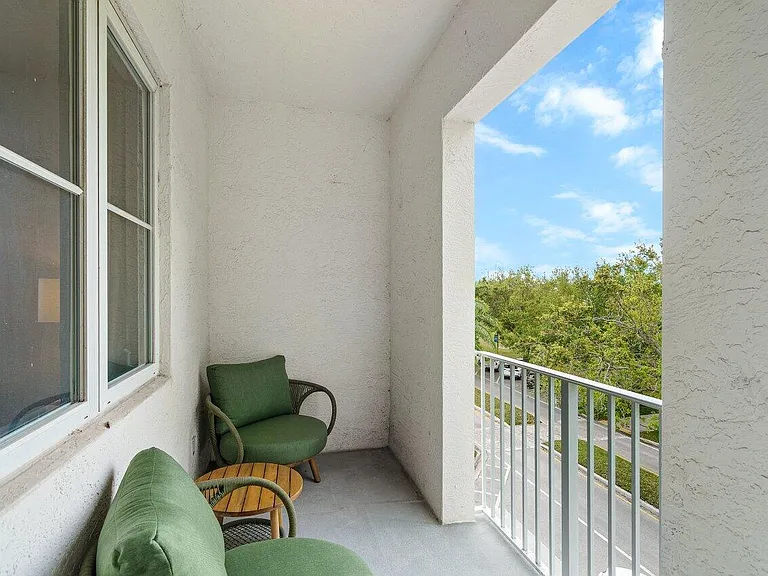 1209 Main St #302 — Photo 16