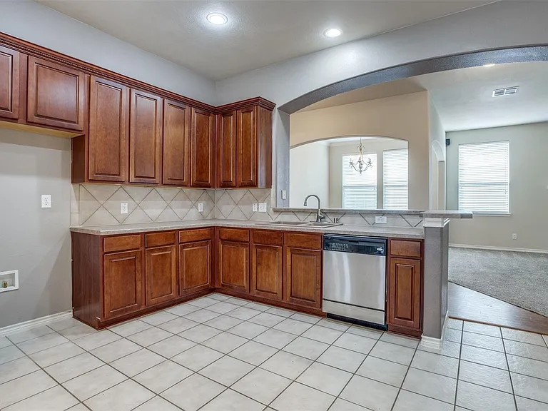 1627 Summerfield Dr — Photo 9