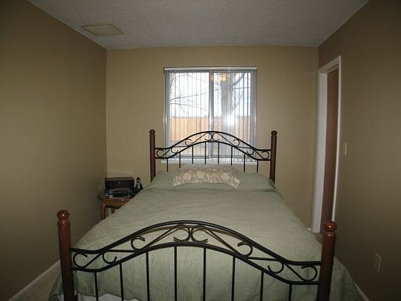 Master w/ Walk-in Closet
