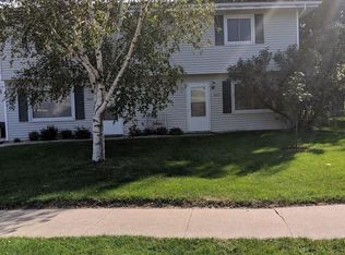 1023 Emmons St, Hiawatha, IA 52233