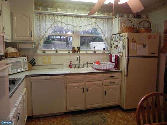 4th image of 2710 Newell Dr