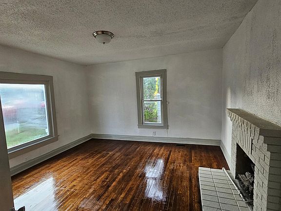 Front room/bedroom