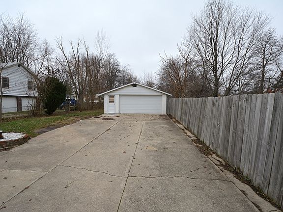 Detached Garage