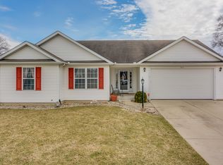 410 Shepherds Cove Dr, Osceola, IN 46561