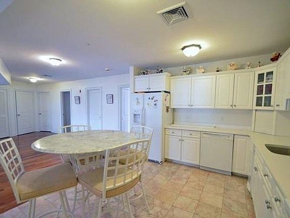 4th image of 15 Park Ave Unit 406